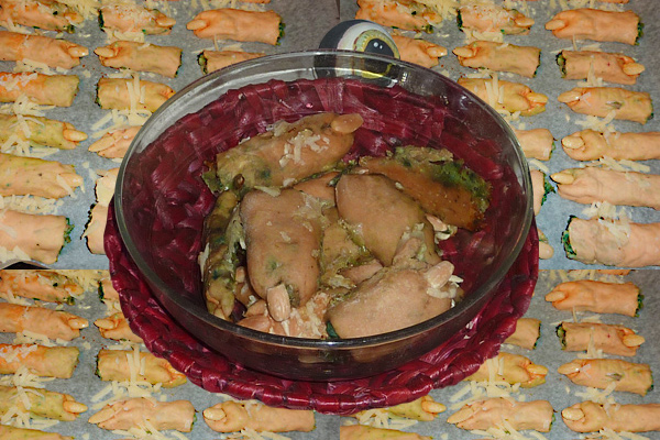 halloween-ruokia sormipizzat